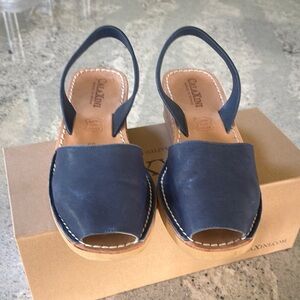 CalaXini blue sandals. Size 39